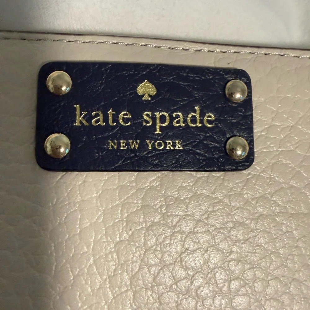 Kate Spade wallet “Stacy Bay Street” Navy and Cream pebbled Leather. NWT